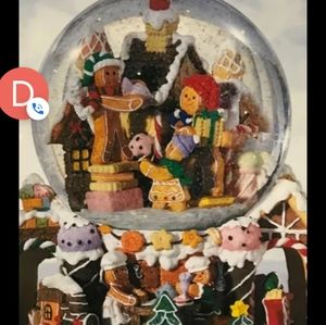 Gingerbread Snowglobe